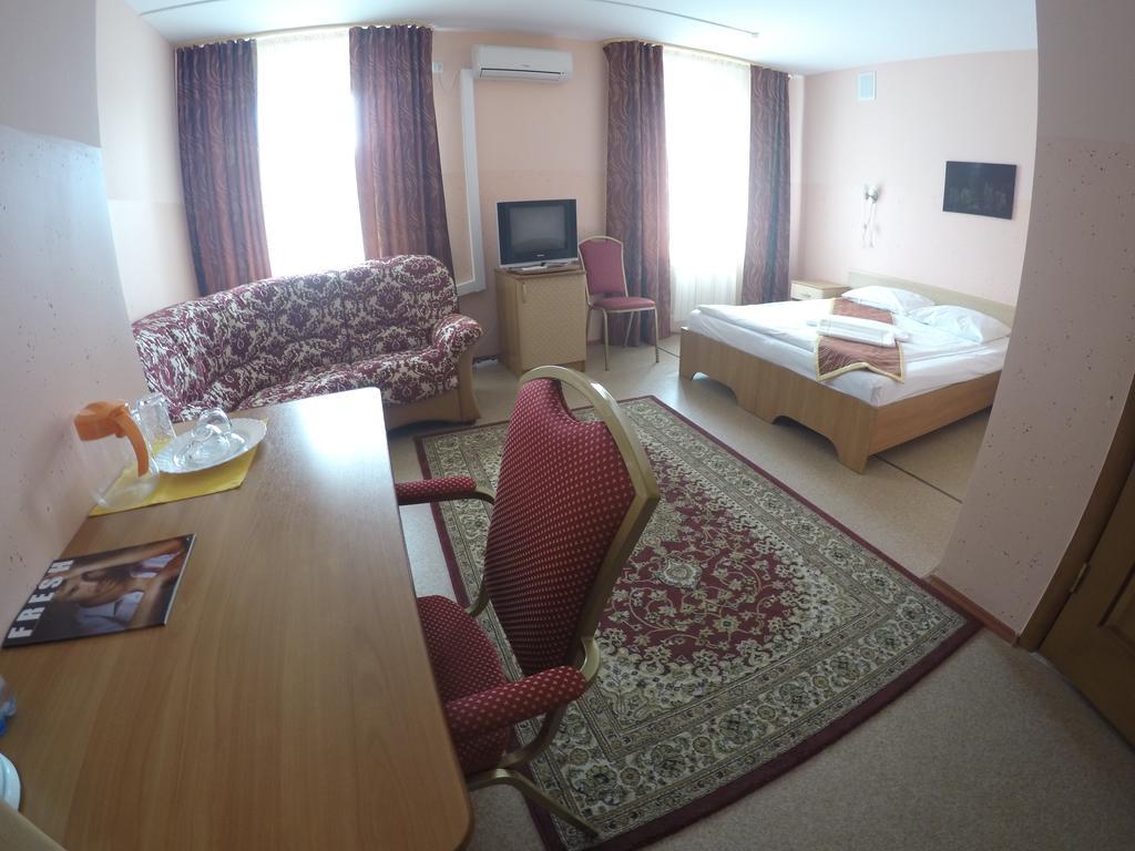 Kurmet Hotel Uralsk Room photo